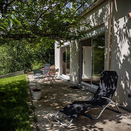 Apartmán La Maison Sous Le Noyer Montessut Exteriér fotografie